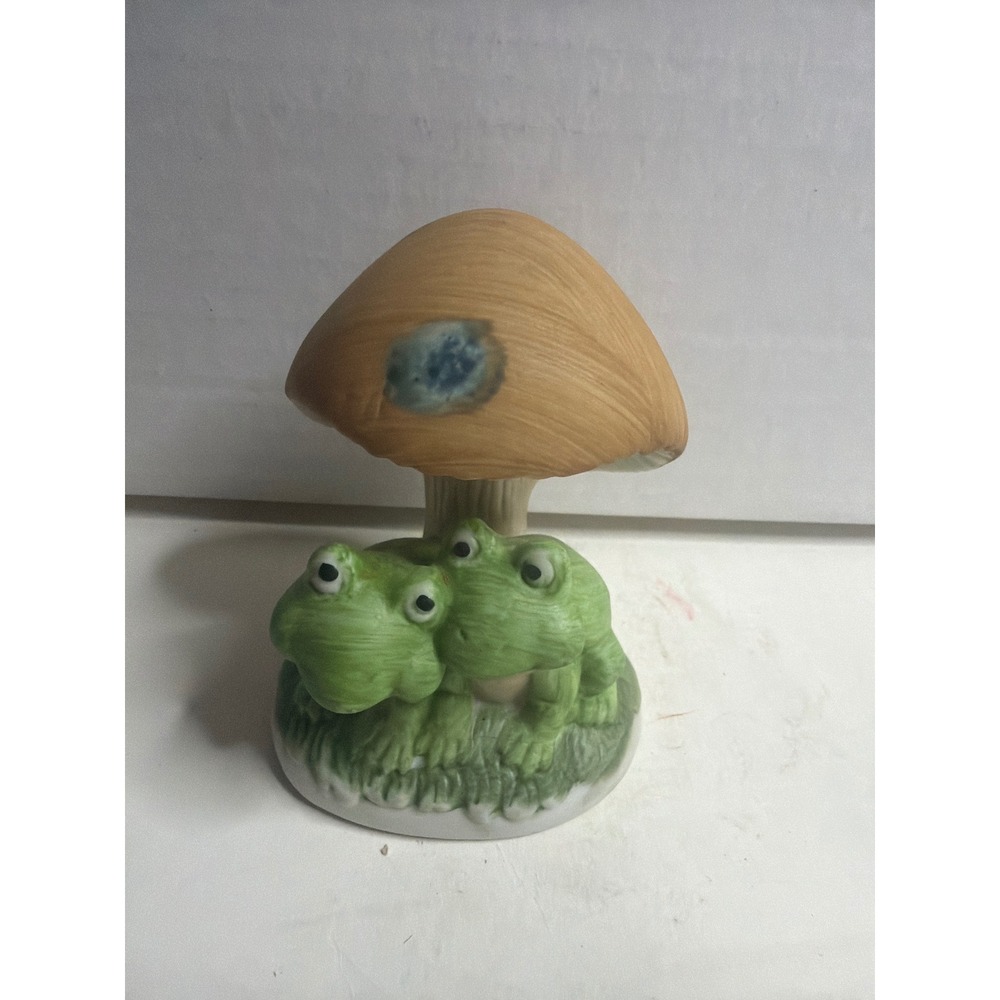 Vintage Ceramic Frogs Under Mushroom Figurine Toadstool Garden Decor Green Tan